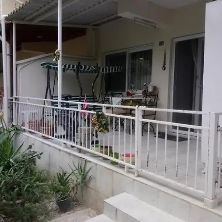 Queenpalas Homestay *